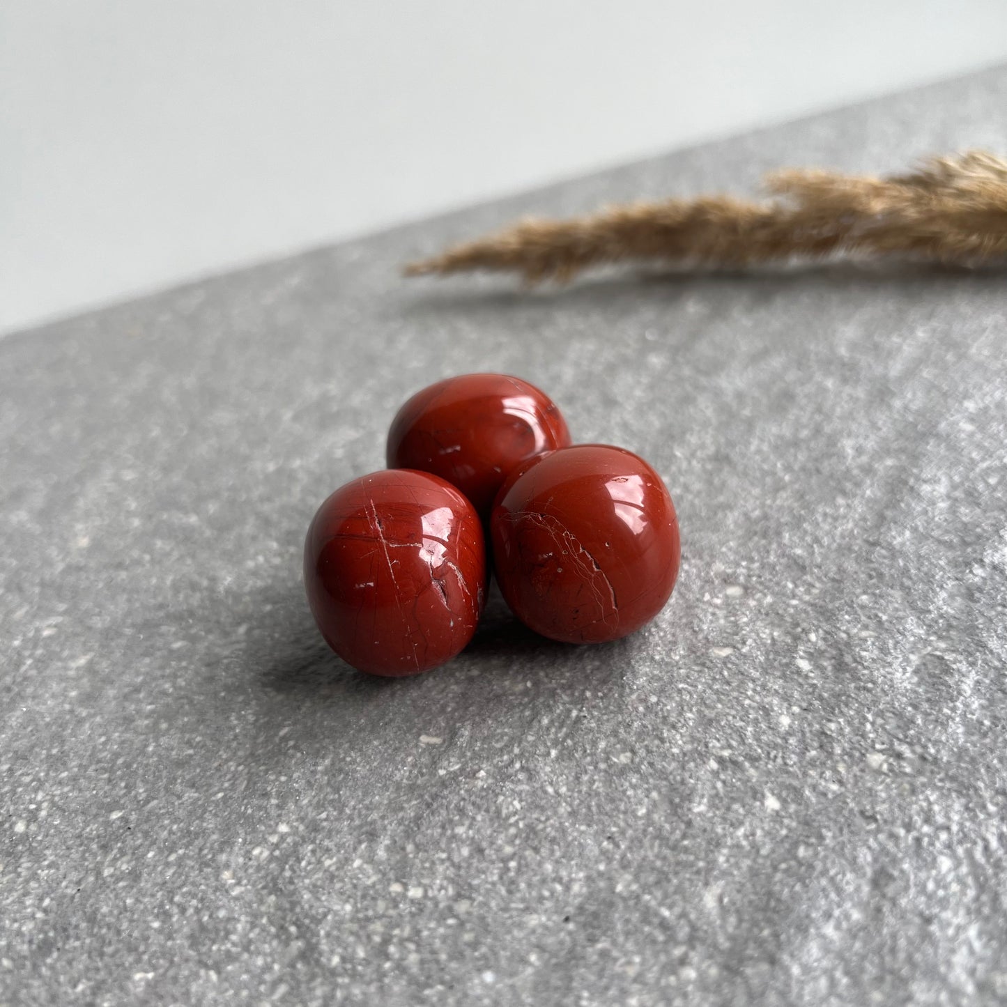 Roter Jaspis Trommelsteine M