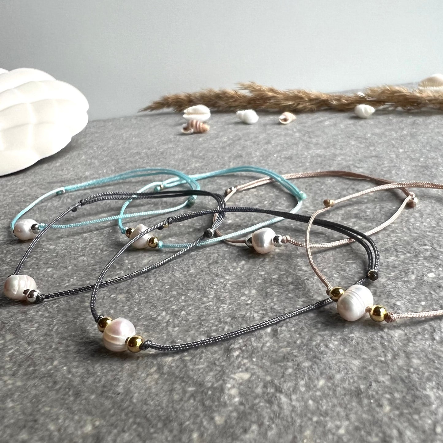 SOMMERKIND Süßwasserperle Makramee Armband
