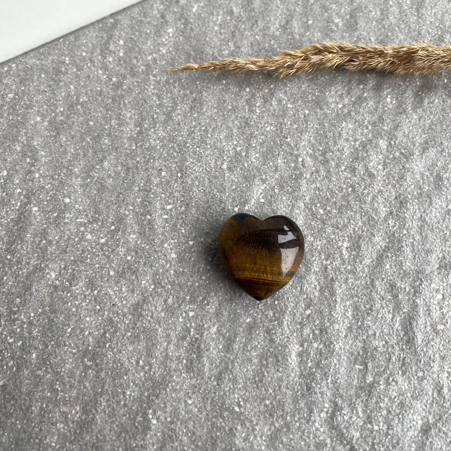 Tigerauge Edelstein - geschliffen - Herzform - von oben