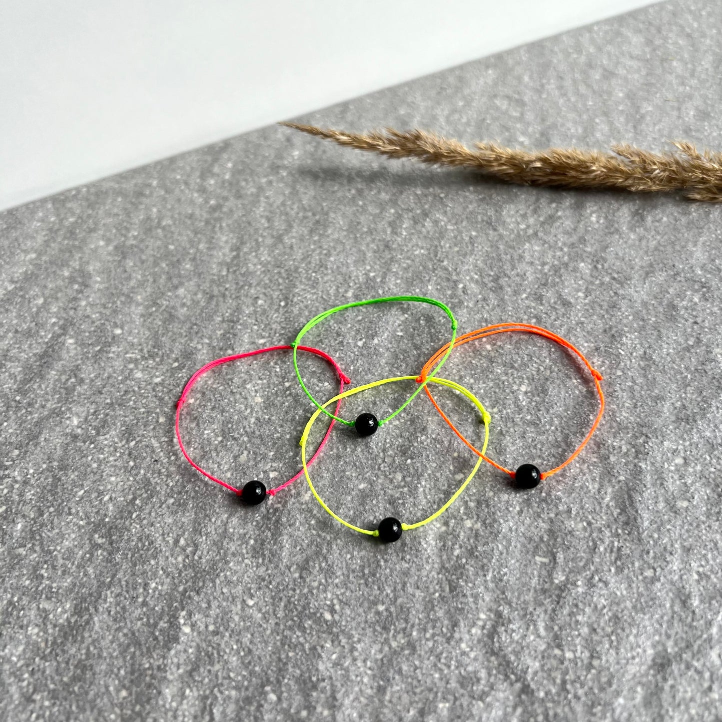 NEON Glücksbändchen - Wähle deine Wunschfarbe (orange, pink, grün, gelb) und deinen Wunschstein