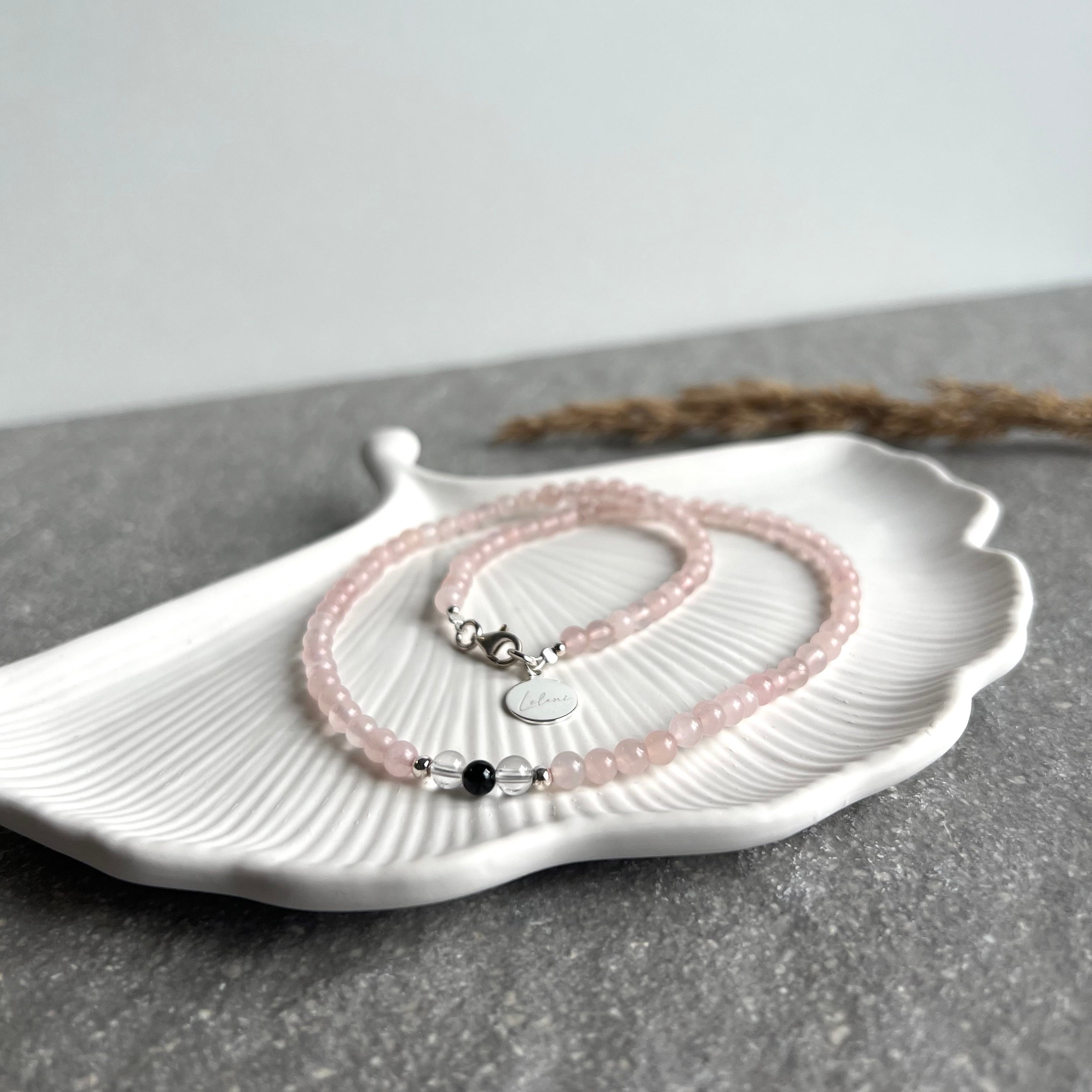 DEEP LOVE - Edelsteinkette Halskette aus Rosenquarz, Bergkristall und Turmalin Schörl - Nahaufnahme