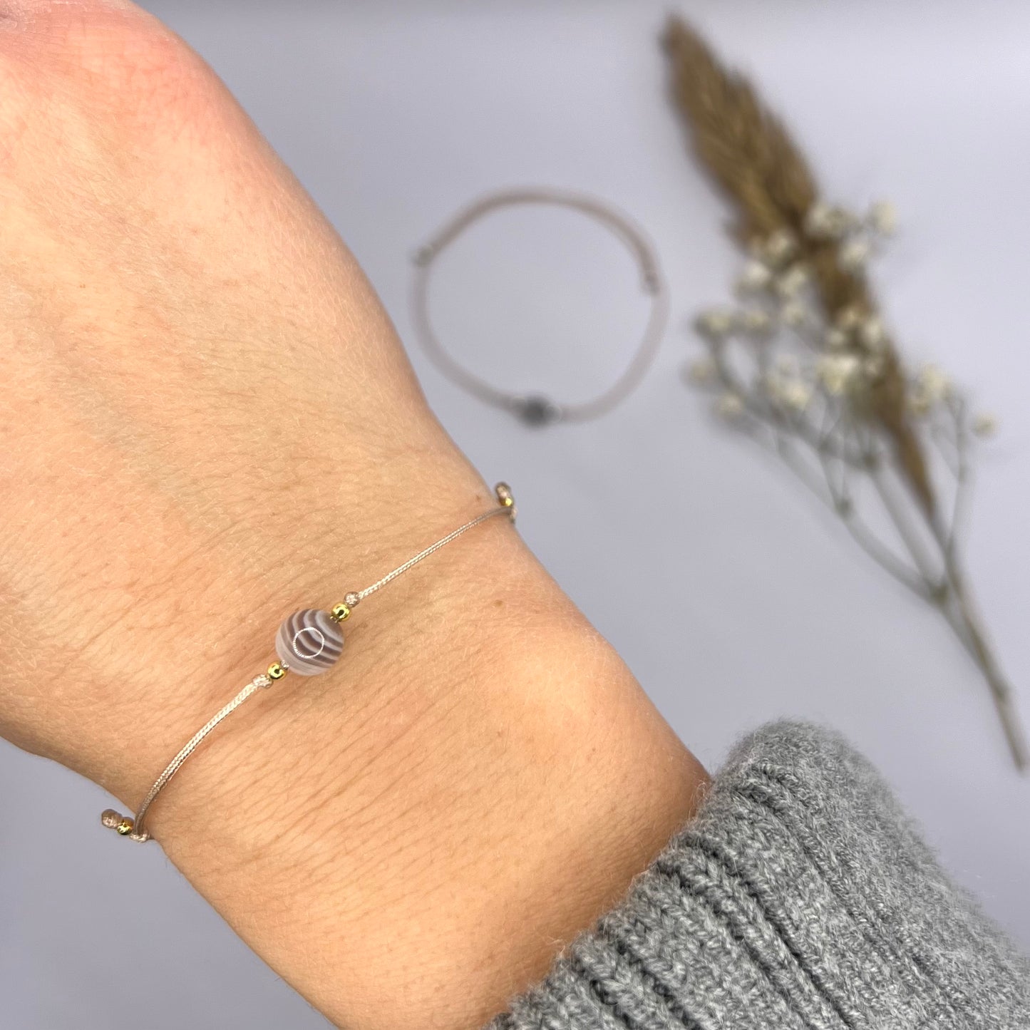 Achat Edelsteinarmband getragen