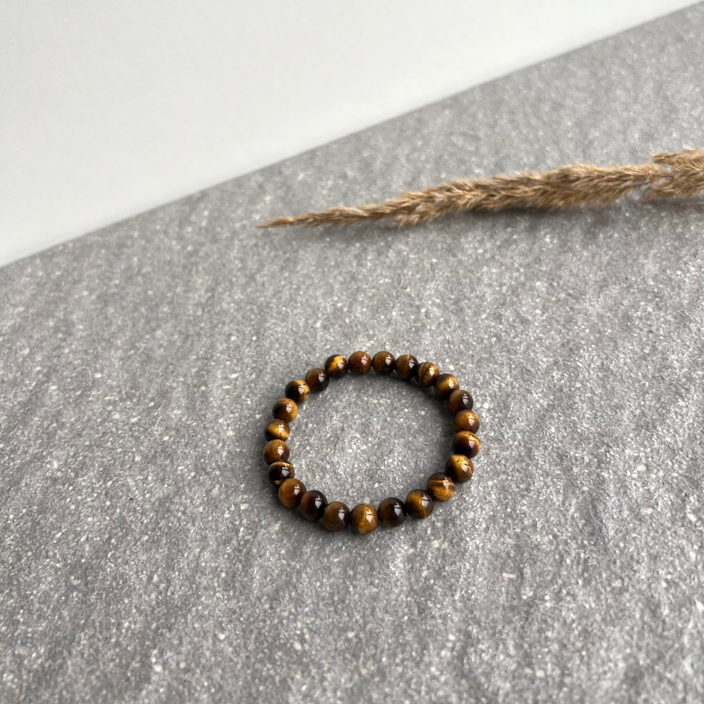 Edelsteinarmband Tigerauge: Armband aus wunderschön schimmernden Tigerauge Perlen - von oben