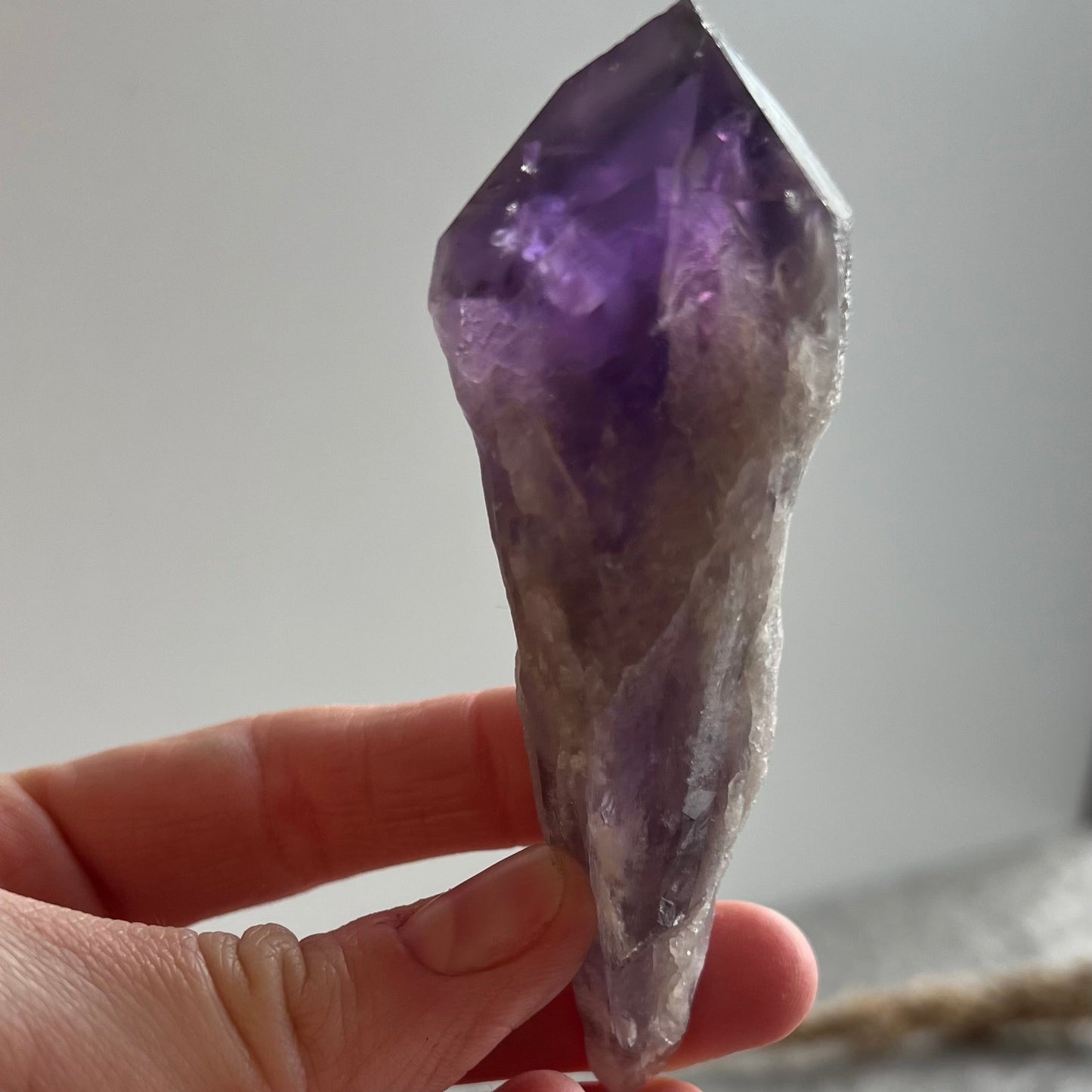 Lilafarbener Amethyst Zepter #2 - natürlich und unbehandelt - durchschienend