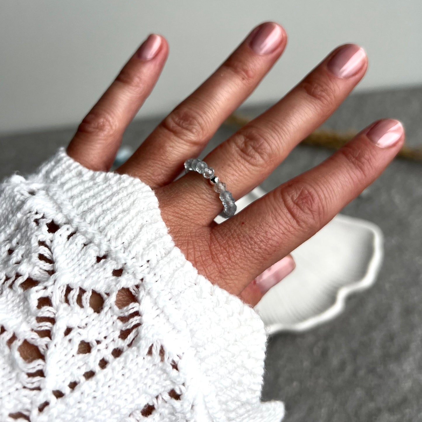Aquamarin Ring mit 925 Silber oder 925 Silber Perle vergoldet - 4mm facettierte Aquamarinperlen - Nahaufnahme
