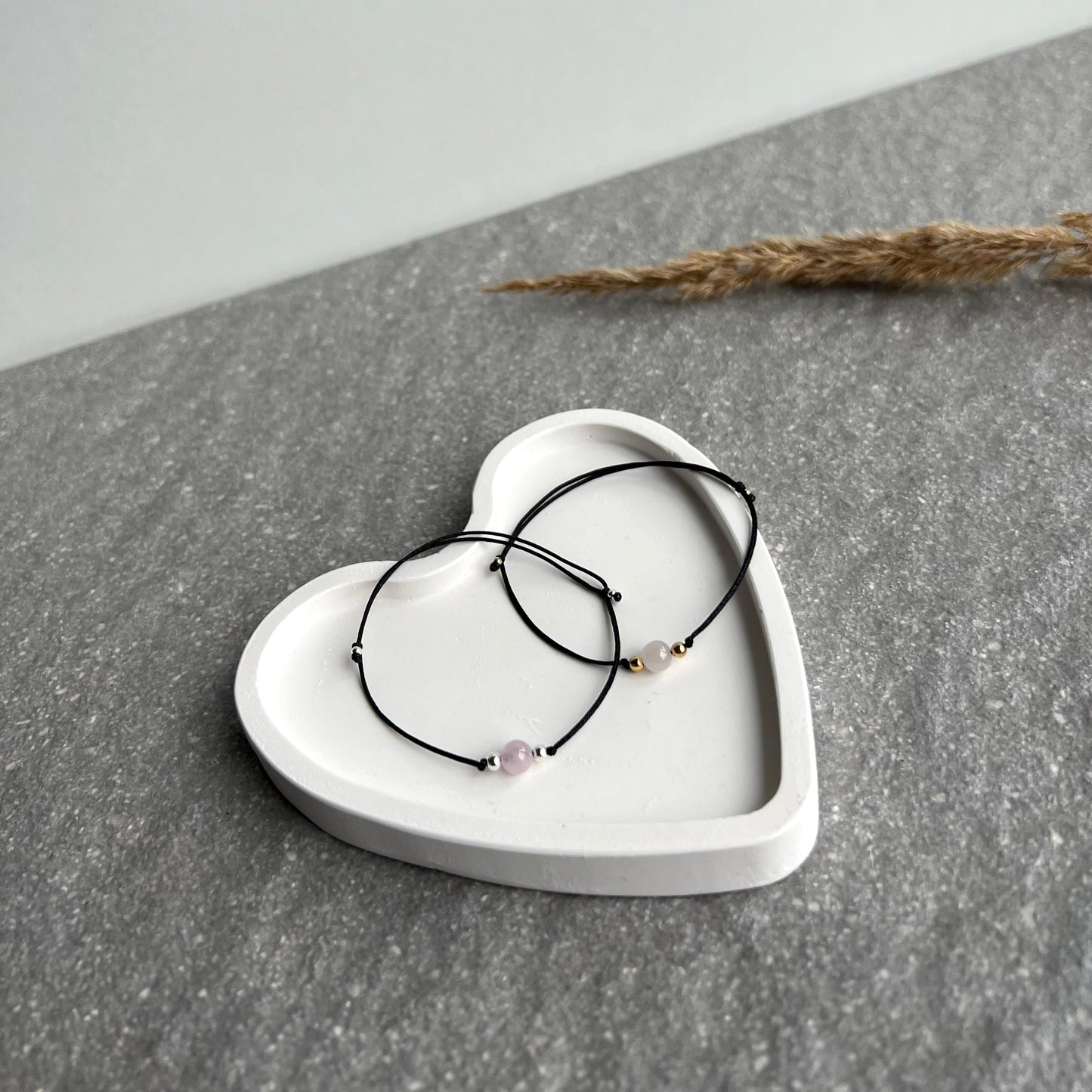 Kunzit Edelsteinarmband - Makramee Armband - rosafarben mit wunderschönem Schimmer - Nahaufnahme
