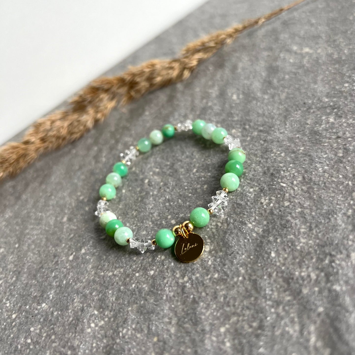 SUPERNATURAL PROTECTION Edelsteinarmband aus Chrysopras und Herkimer Diamant mit Lelani Charm in 925 Silber vergoldet