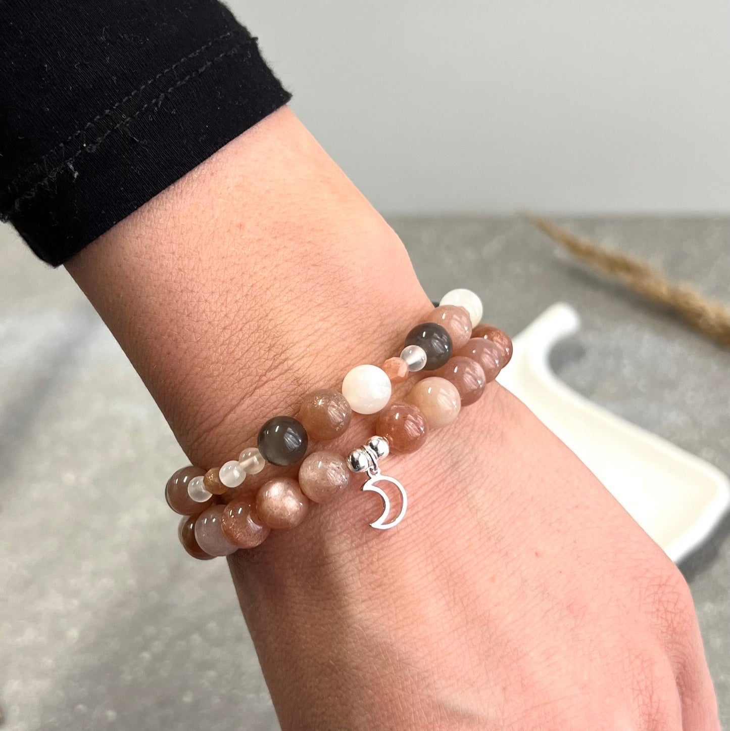 Mondstein Armband (High Quality) mit Mond-Charm in 925 Silber oder 925 Silber vergoldet - Einzelstücke - in Kombination mit unserem Mondstein Mix Armband