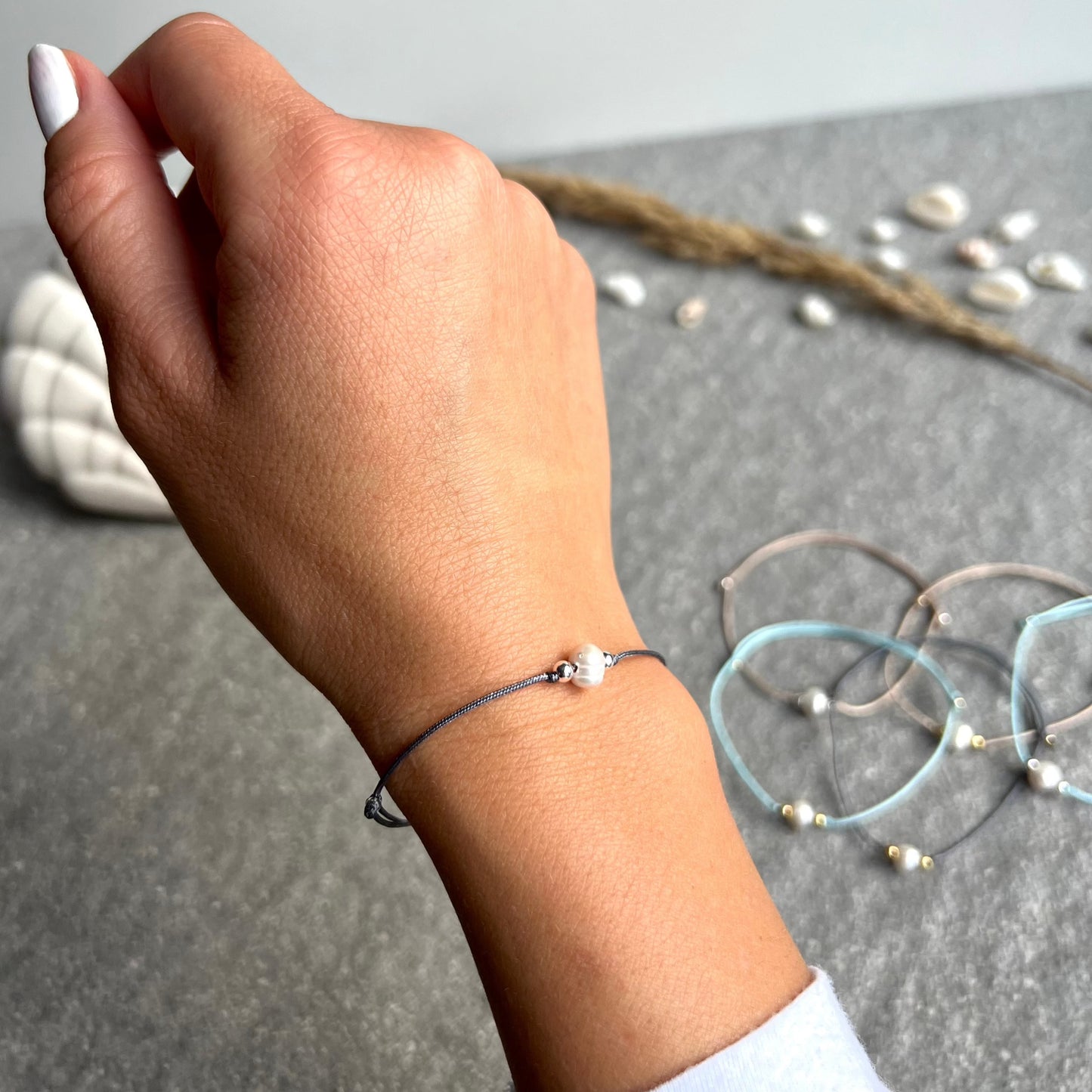 Makramee Armband mit Süßwasserperle aus der Sommerkind Kollektion