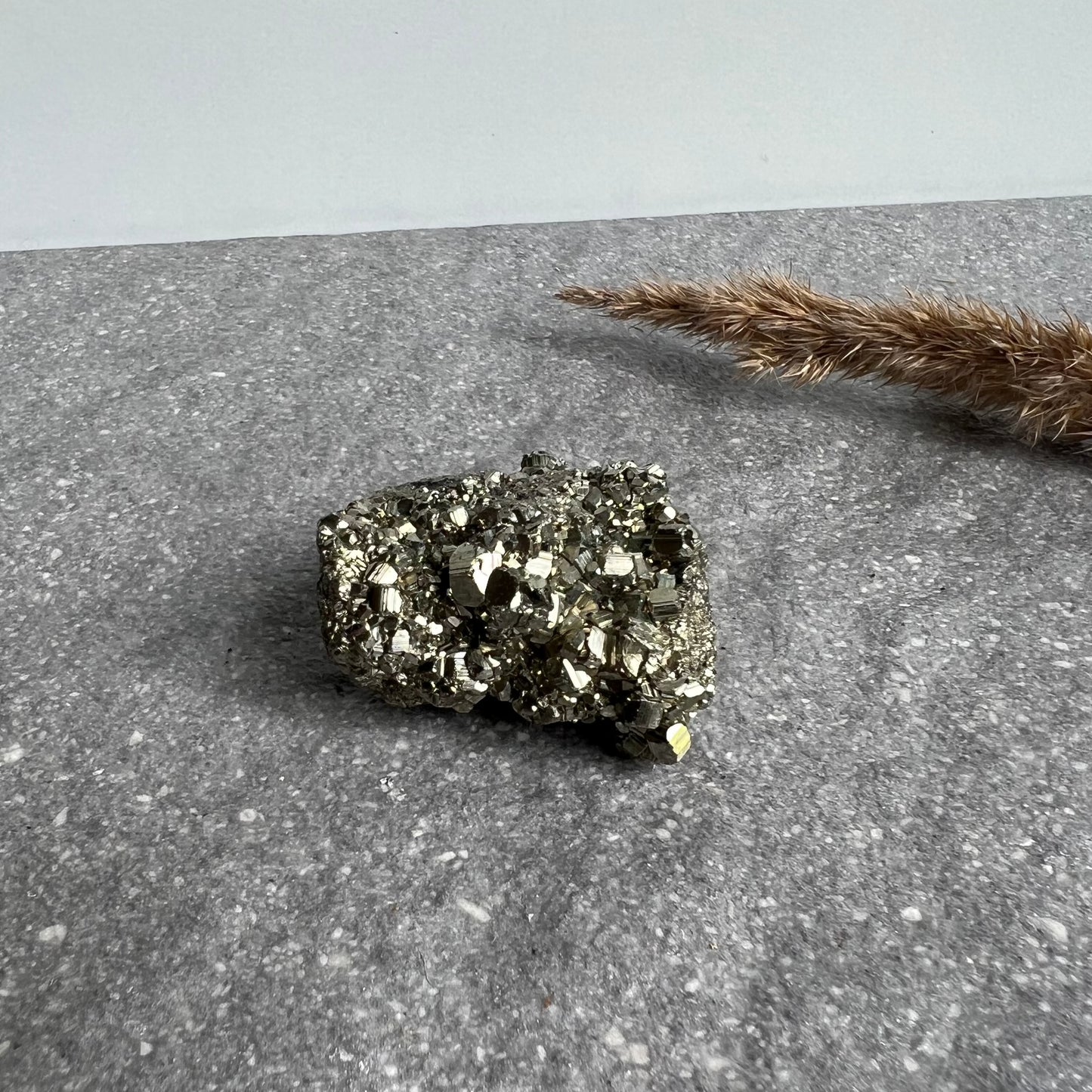 Pyrit Rohstein glitzernd