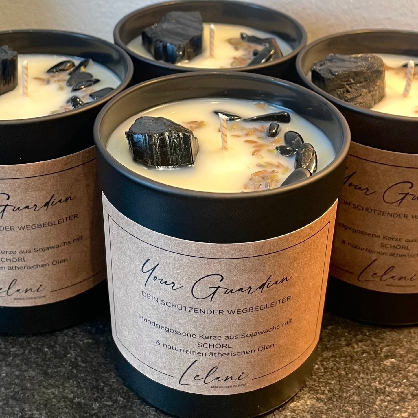 Edelsteinkerze "Your guardian" mit Turmalin Schörl