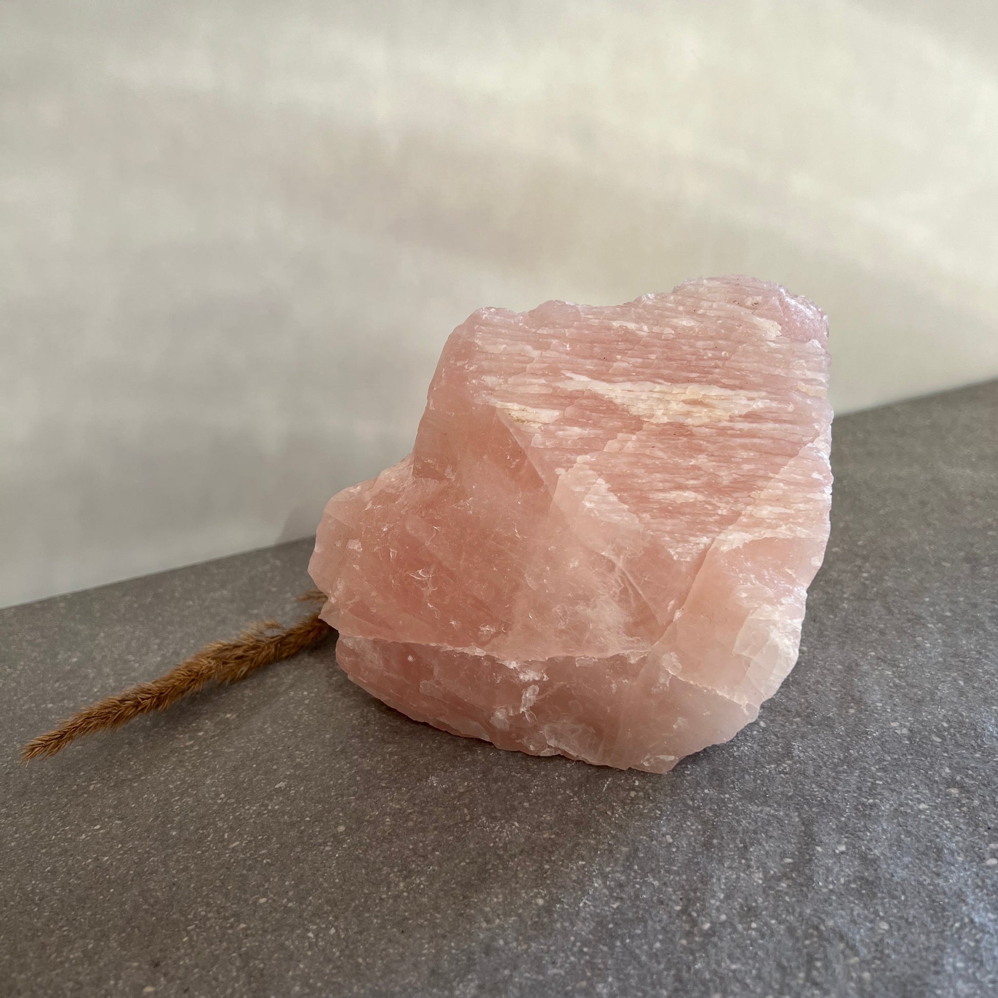 Großer Rosenquarz Rohstein - 2800 Gramm - wunderschöner rosafarbener Rosenquarz mit Schimmer - Bild 4