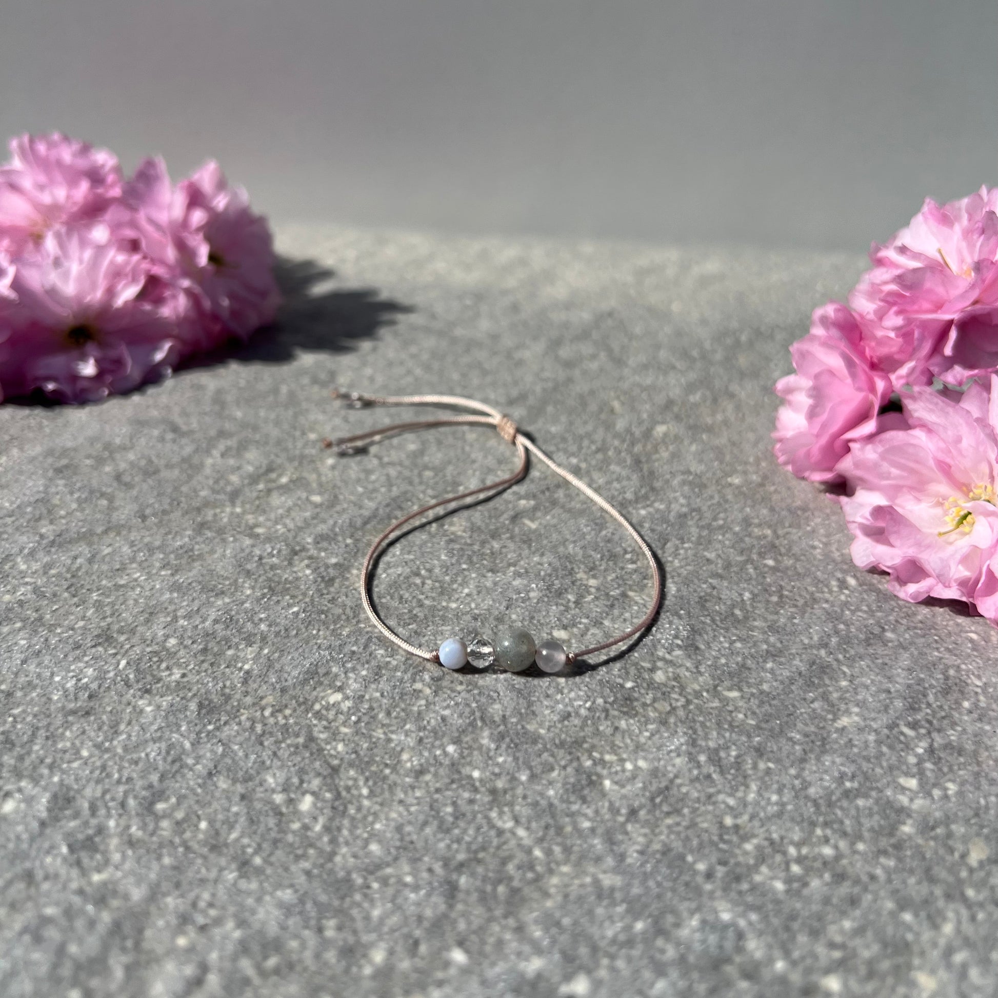 HEART WIDE OPEN Zartes Makramee Armband