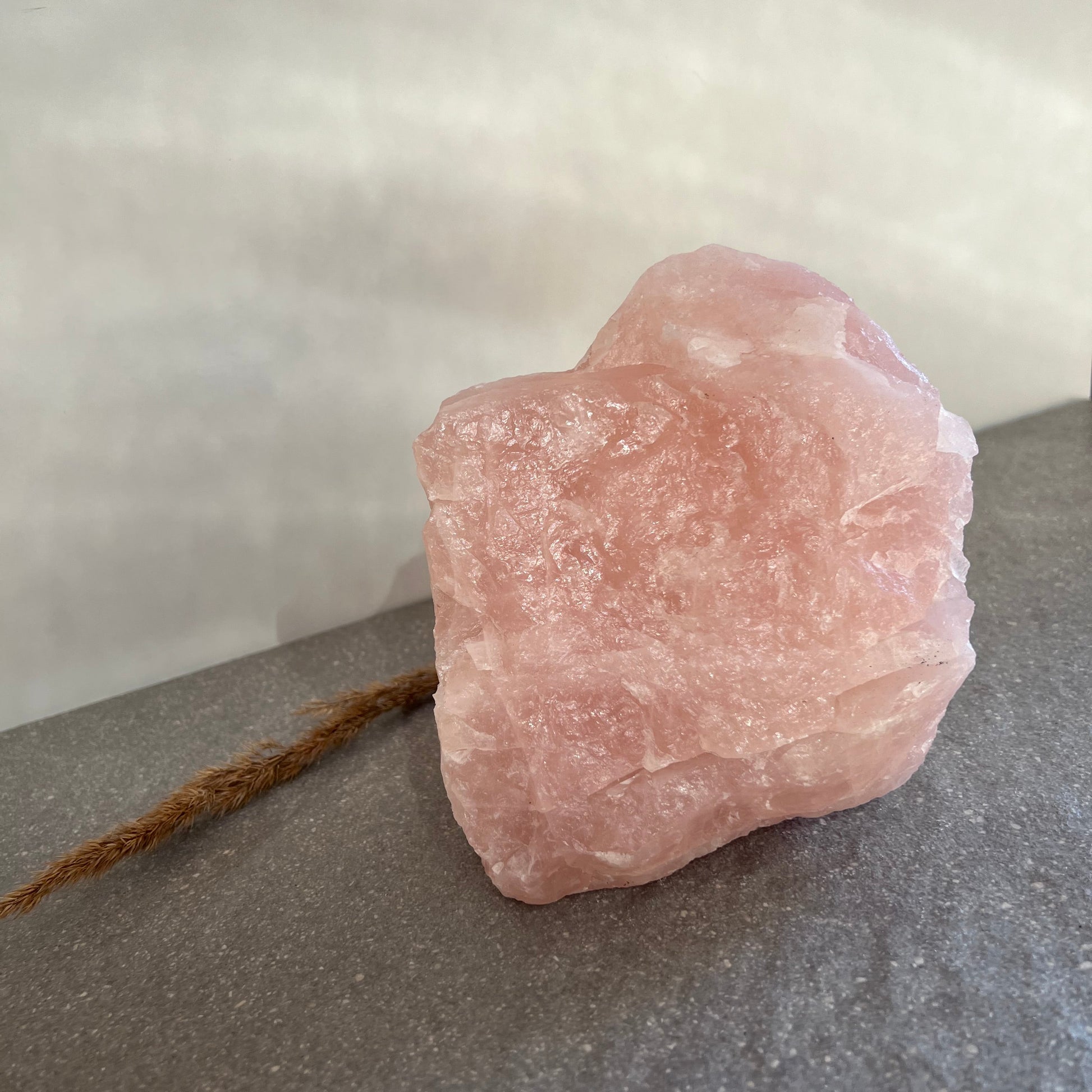 Großer Rosenquarz Rohstein - 2800 Gramm - wunderschöner rosafarbener Rosenquarz mit Schimmer - Bild 2