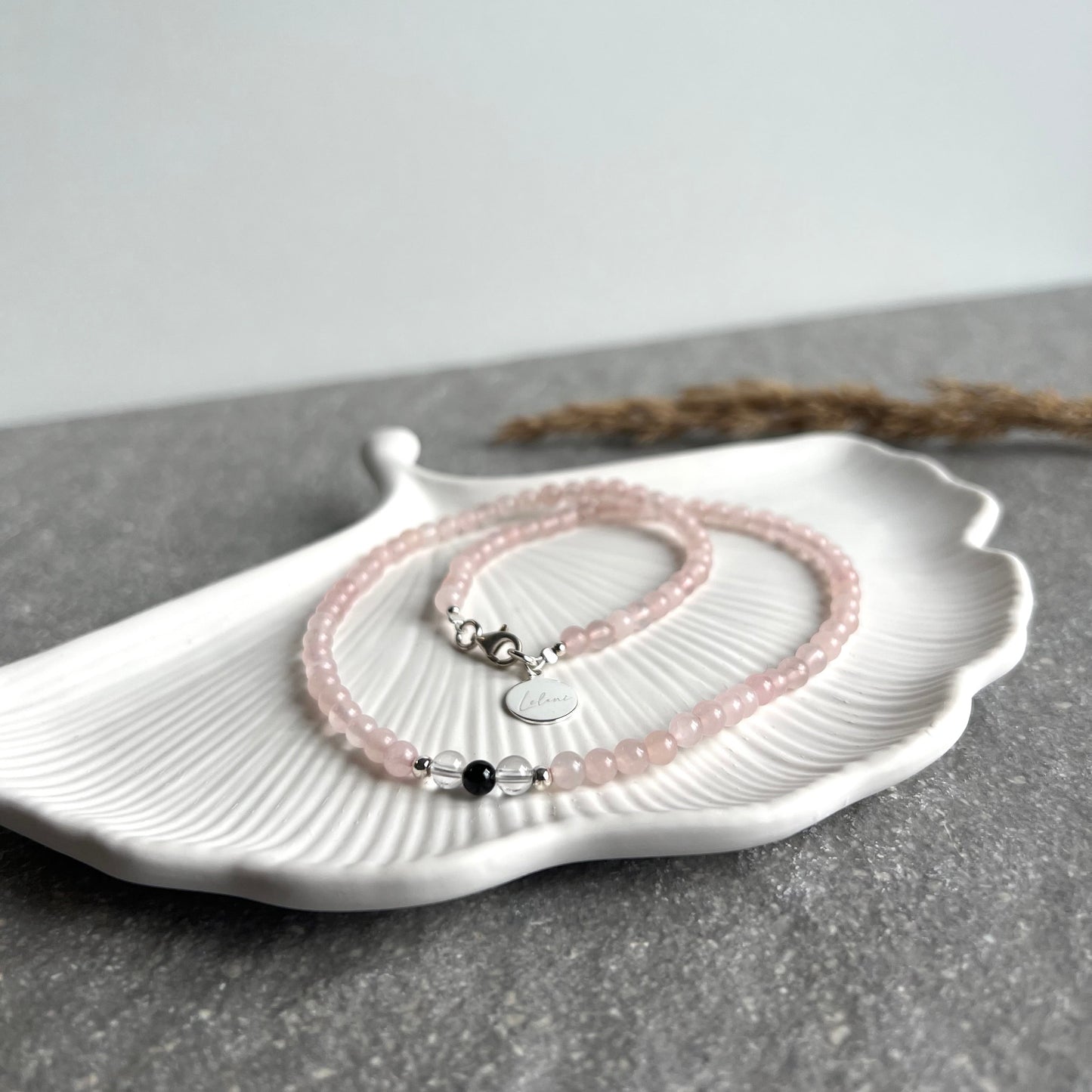 DEEP LOVE - Edelsteinkette Halskette aus Rosenquarz, Bergkristall und Turmalin Schörl - Nahaufnahme