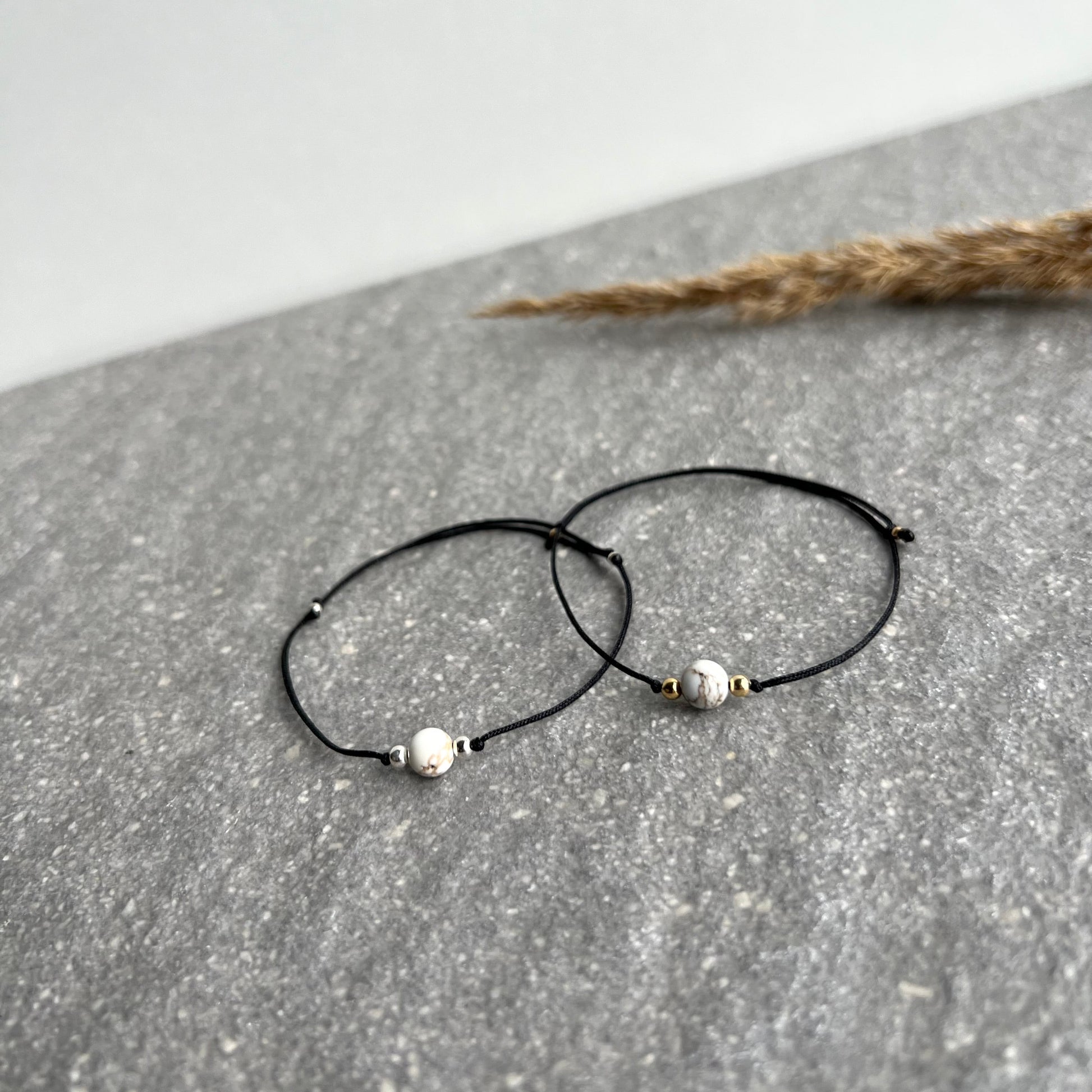Braun und beige gemasertes Magnesit Edelsteinarmband - Makramee Armband - Nahaufnahme