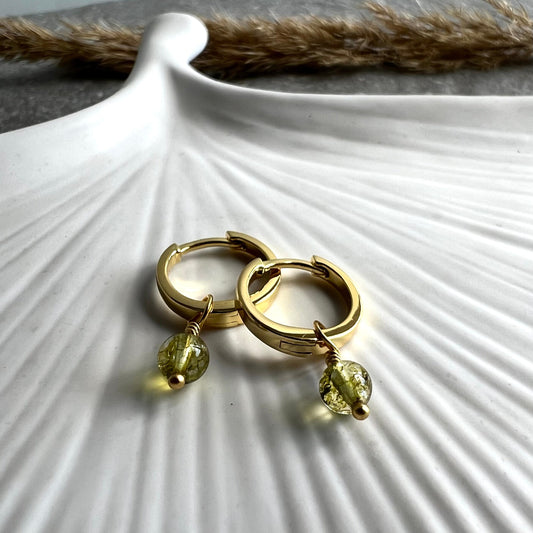 Ohrringe mit Peridot Anhänger in 925 Silber vergoldet - Nahaufnahme