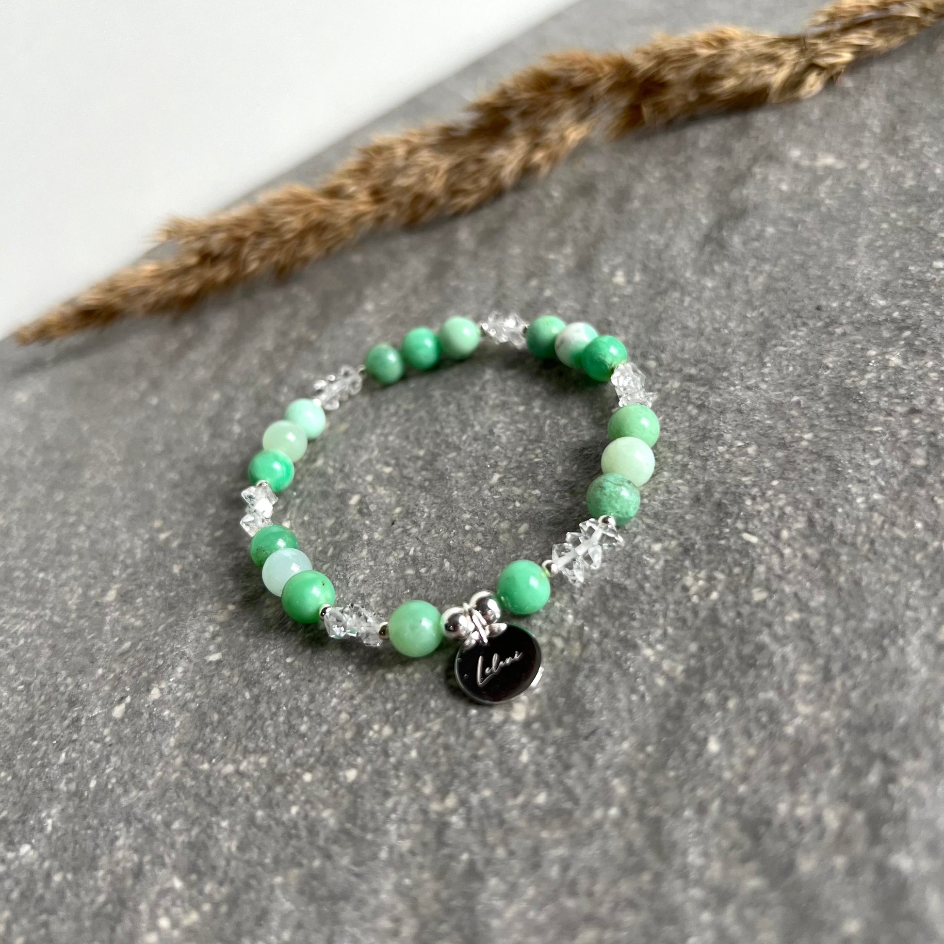 SUPERNATURAL PROTECTION Edelsteinarmband aus Chrysopras und Herkimer Diamant mit Lelani Charm in 925 Silber