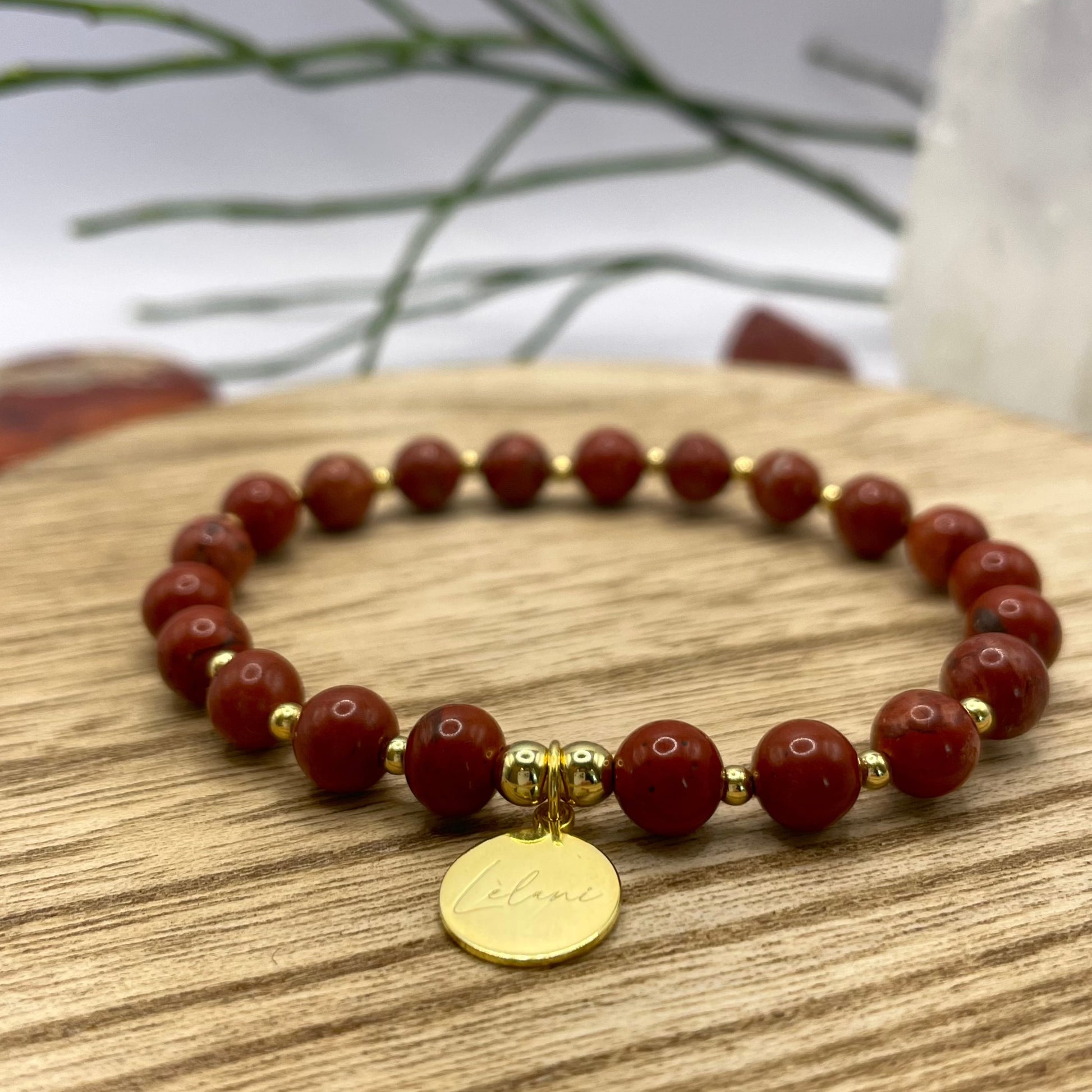Jaspis Armband mit Charm und Perlen Nahaufnahme